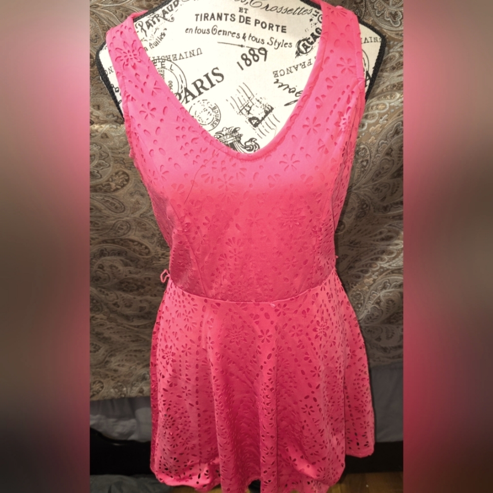 Light weight spring semi formal lacy pink dress. Size 7